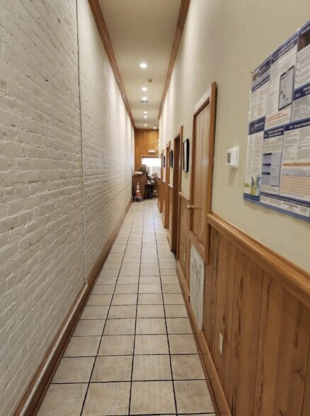 More Photos Of 203 E Thomas St, Hammond Office For Sale