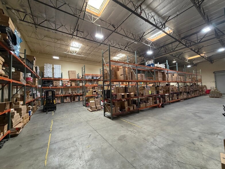 More Photos Of 4300-4308 Resnik Ct, Bakersfield Distribution For Lease