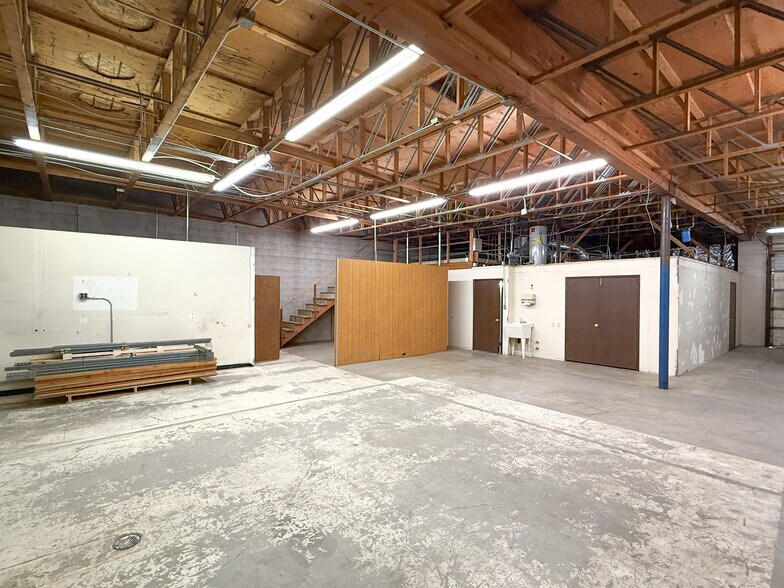 More Photos Of 220 W 2950 S, Salt Lake City Light Manufacturing For Lease