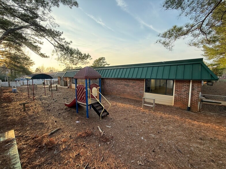 More Photos Of 101 N Royal Tower Rd, Irmo Daycare Center For Lease