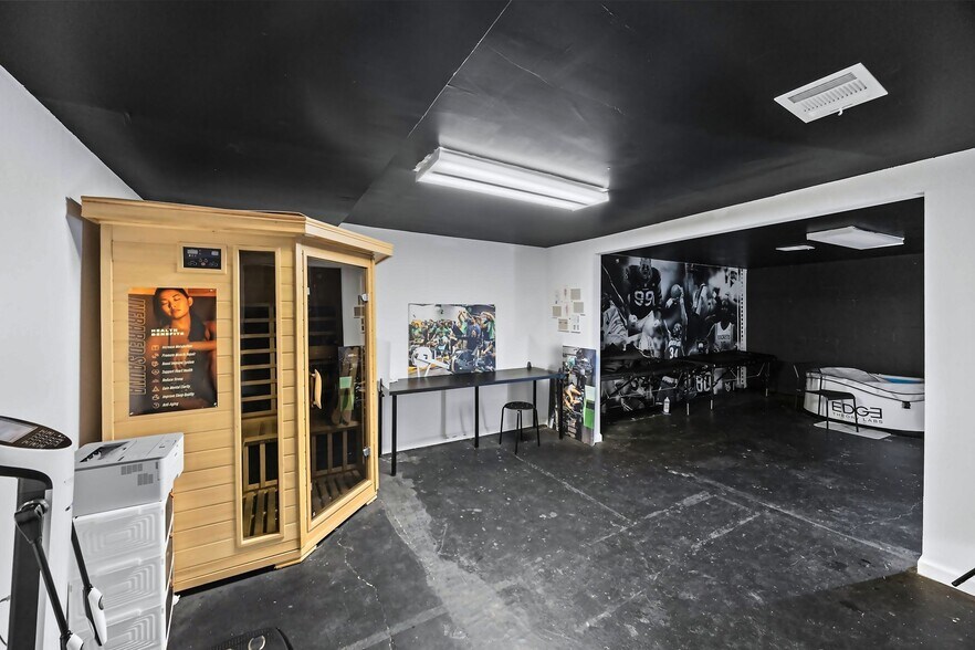 More Photos Of 2701 Emancipation Ave, Houston General Retail For Sale