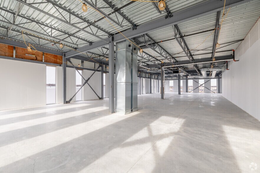 More Photos Of 551 Rue Louis-Blériot, Mascouche Office For Lease