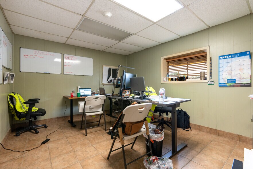 More Photos Of 2333-2337 Delante St, Haltom City Warehouse For Sale