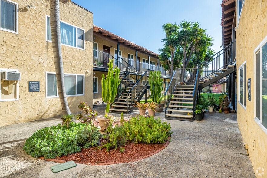 More Photos Of 291-293 Avocado St, Costa Mesa Apartments For Sale