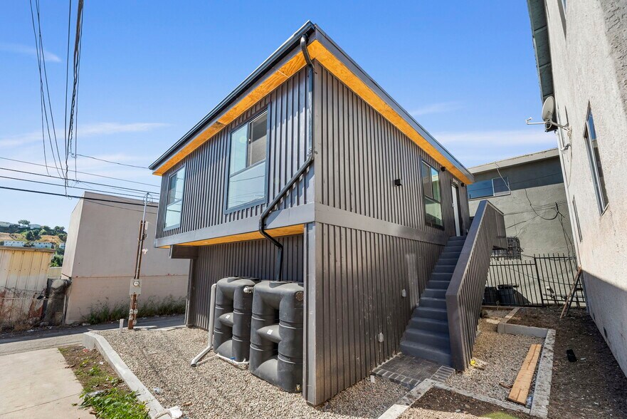 More Photos Of 5150 Ithaca Ave, Los Angeles Multifamily For Sale