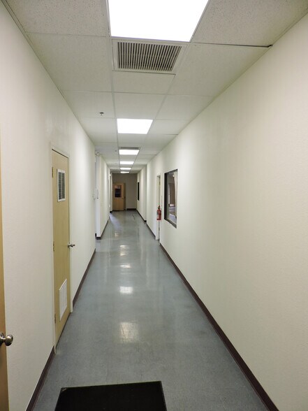 More Photos Of 500 S Willard St, Cottonwood Distribution For Lease