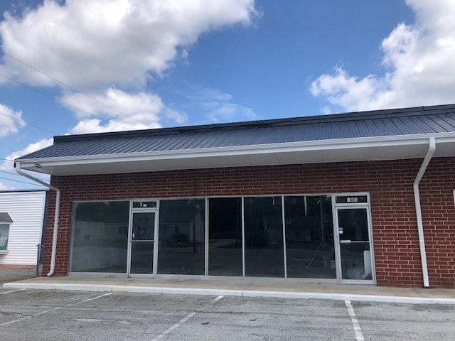 More Photos Of 208 Henderson Dr, Jacksonville Freestanding For Sale