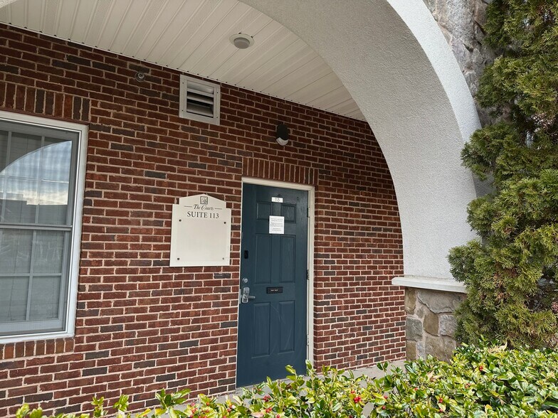 More Photos Of 4004 Genesee Pl, Woodbridge Medical For Lease