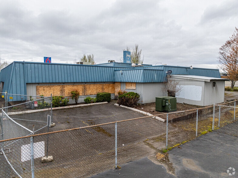 More Photos Of 5211 20th St E, Fife Restaurant For Sale