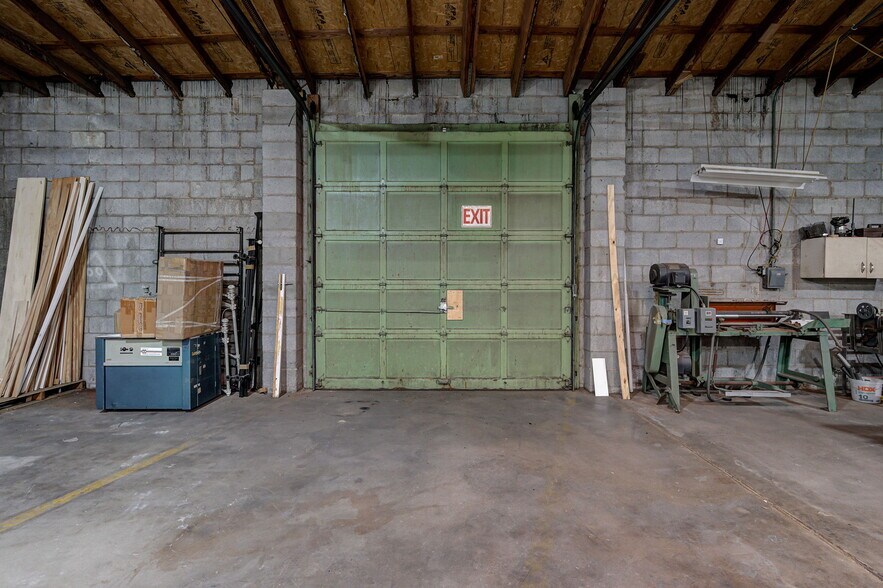 More Photos Of 515 Kings of Leon Ln, Oklahoma City Manufacturing For Sale