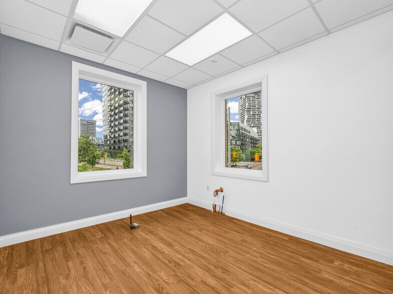 More Photos Of 541 Queen St E, Toronto Storefront For Lease