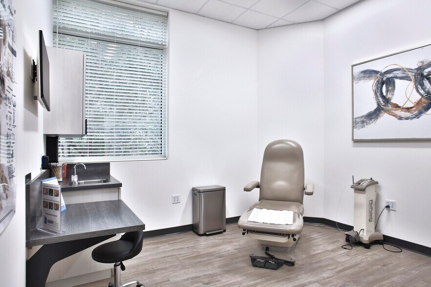 More Photos Of 6420 W Newberry Rd, Gainesville Medical For Lease