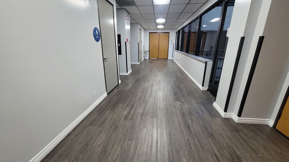 More Photos Of 17742-17750 Sherman Way, Reseda Medical For Lease