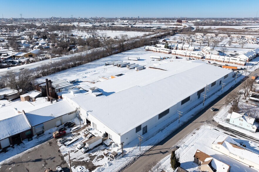 More Photos Of 1200 Bissell St, Venice Warehouse For Sale