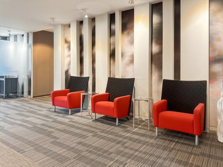 More Photos Of 14090 Southwest Fwy, Sugar Land Office For Lease