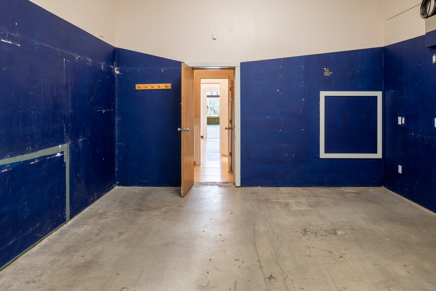 More Photos Of 235 Main Street s, Point Arena Storefront For Sale