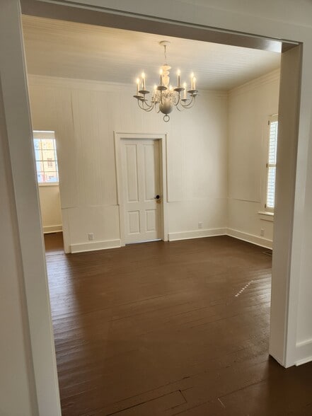 More Photos Of 206-208 W Richardson Ave, Summerville Freestanding For Lease