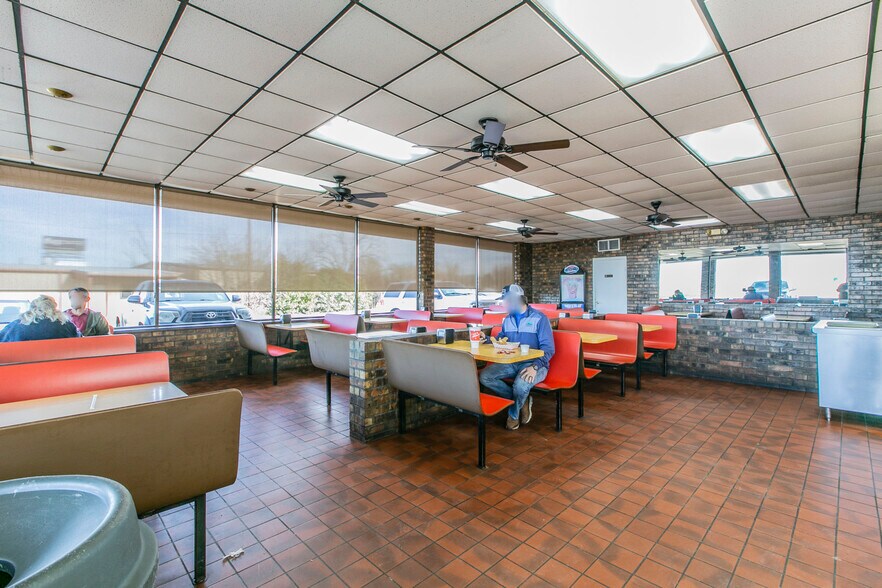 More Photos Of 200 State Highway 31, Trinidad Fast Food For Sale