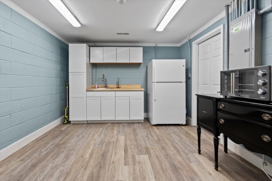 More Photos Of 102 Gin Oak Ct, Madison Freestanding For Sale