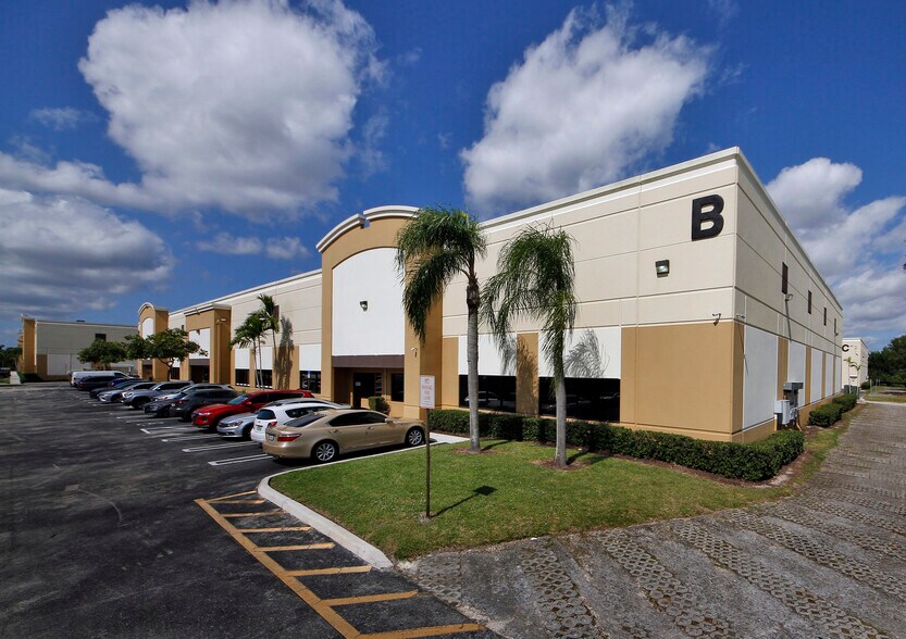 More Photos Of 6250-6270 N Hiatus Rd, Tamarac Unknown For Lease