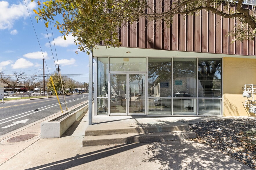 More Photos Of 508 E 53rd St, Austin Loft Creative Space For Sale