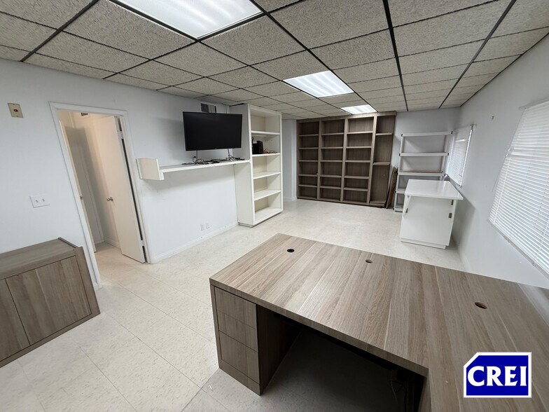 More Photos Of 6809 S Victoria Ave, Los Angeles Service For Lease