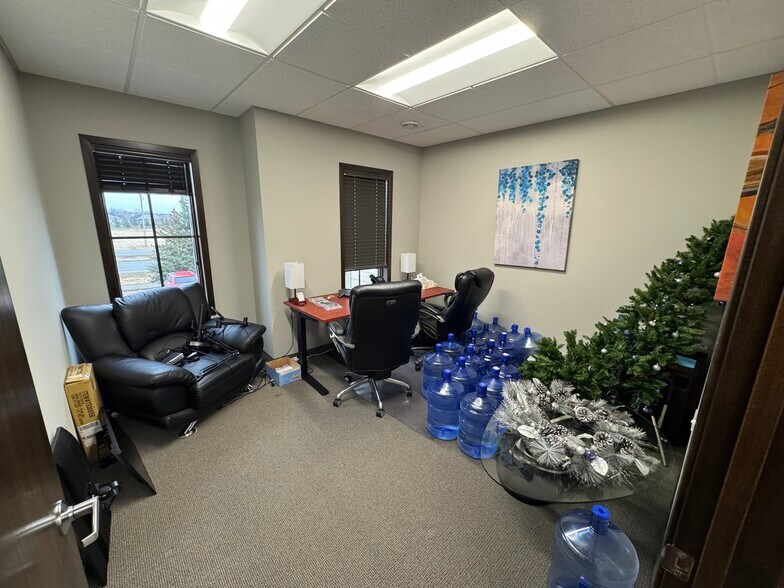 More Photos Of 906 Inwood Ave N, Oakdale Office For Lease