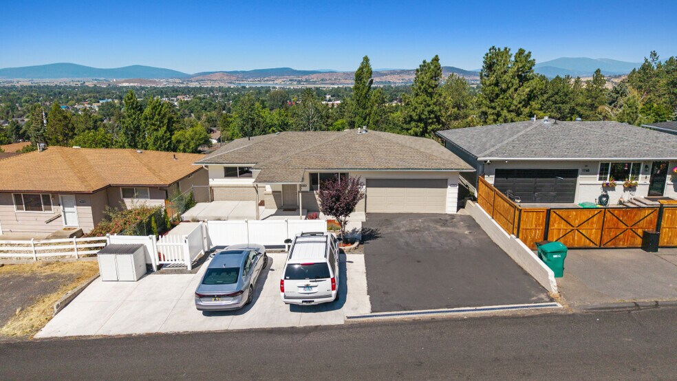 More Photos Of 1754 Kimberly Dr, Klamath Falls Multifamily For Sale
