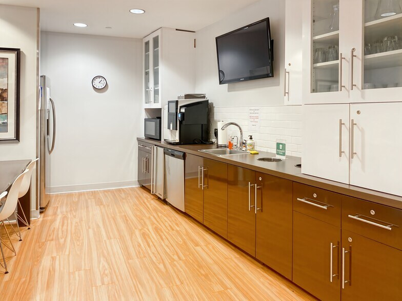 More Photos Of 4320 Winfield Rd, Warrenville Coworking Space