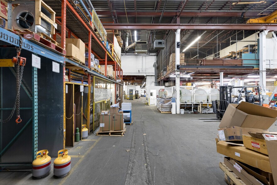 More Photos Of 262 Rue Scott, Saint-Jérôme Warehouse For Sale