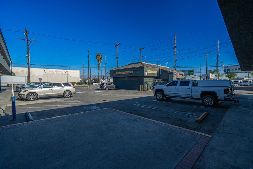 More Photos Of 1901 S Alameda St, Los Angeles General Retail For Sale