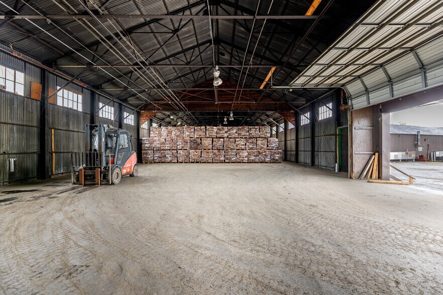 More Photos Of 1139-1143 Clark Pond Rd, North Haverhill Manufacturing For Sale