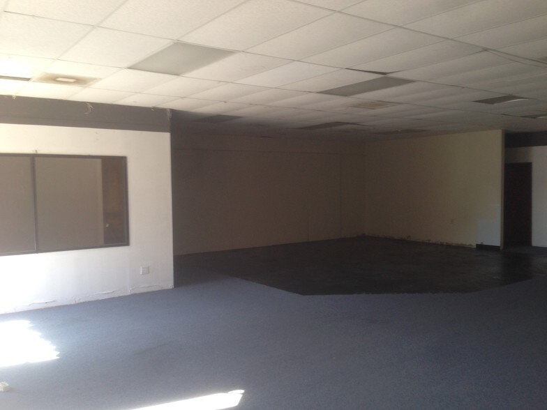 More Photos Of 209 Bedford Rd, Bedford General Retail For Lease