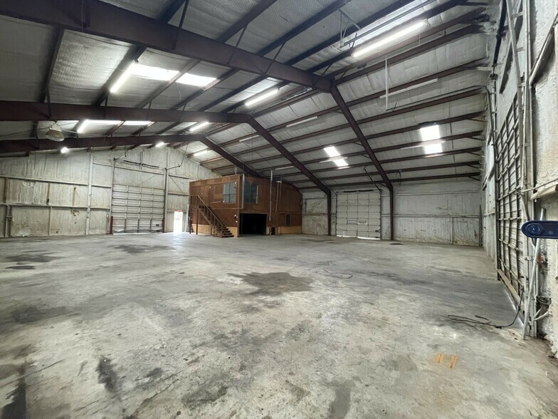 More Photos Of 14933 FM 2964, Tyler Warehouse For Lease