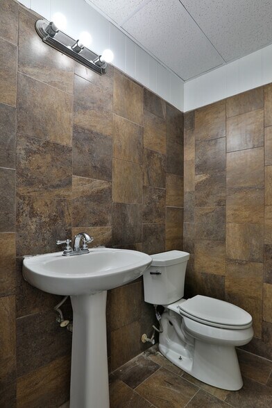 More Photos Of 4727-4751 Center Park Blvd, San Antonio Manufacturing For Lease