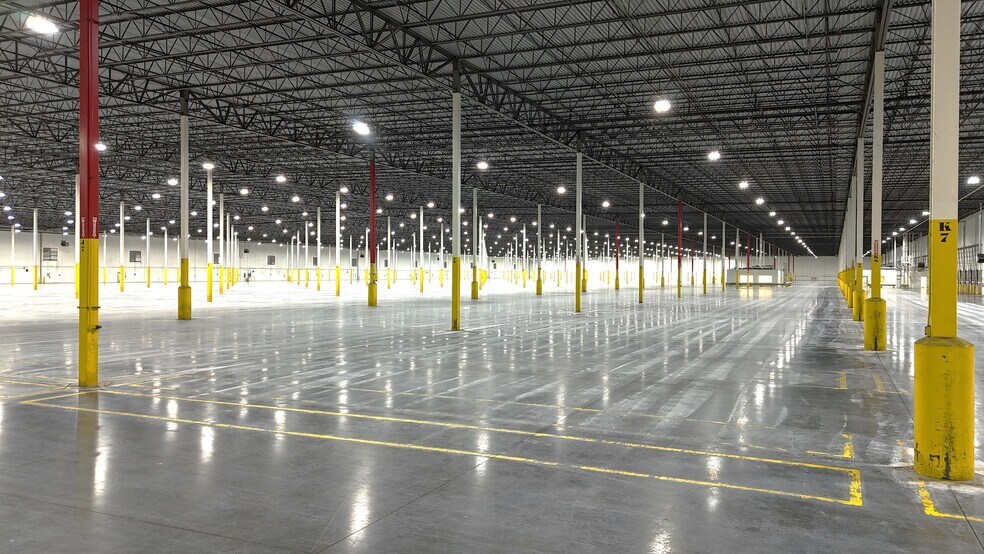 More Photos Of 5001 Greenwood Rd, Shreveport Distribution For Lease