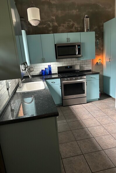 More Photos Of 316 Main St st, Seadrift Light Manufacturing For Sale