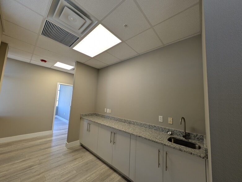More Photos Of 1210 E Osceola Pky, Kissimmee Medical For Lease