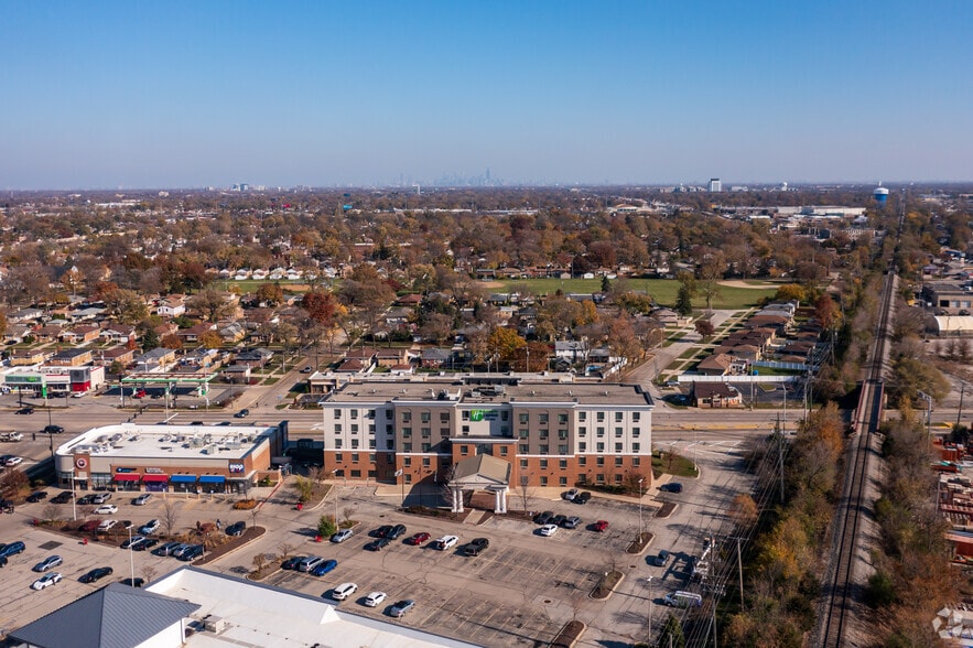 More Photos Of 200 S Mannheim Rd, Hillside Hotel For Sale