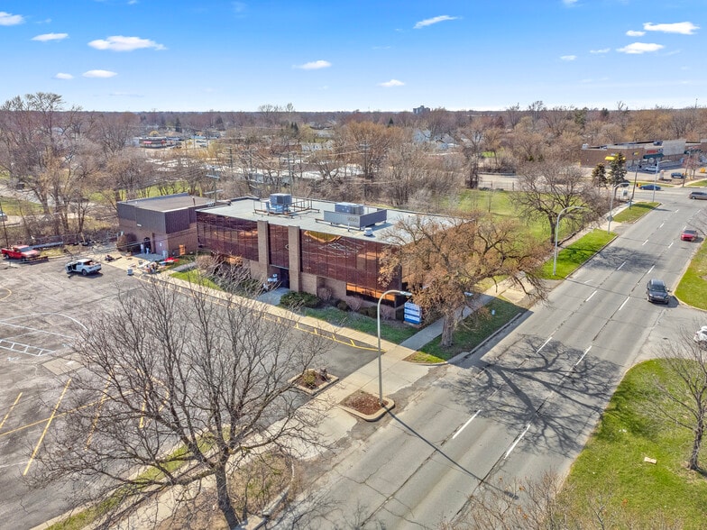 More Photos Of 25050 Outer Dr, Lincoln Park Office For Lease