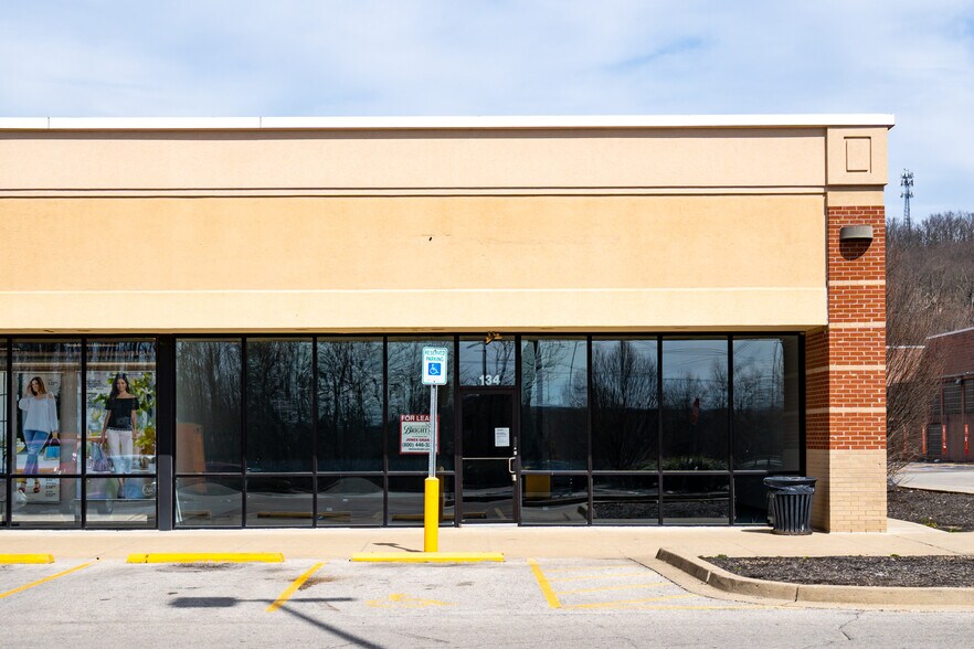 More Photos Of 161-165 Outer Loop, Louisville Unknown For Lease