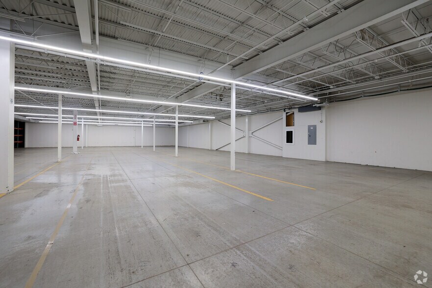More Photos Of 300 Jubilee Dr, Peabody Manufacturing For Lease