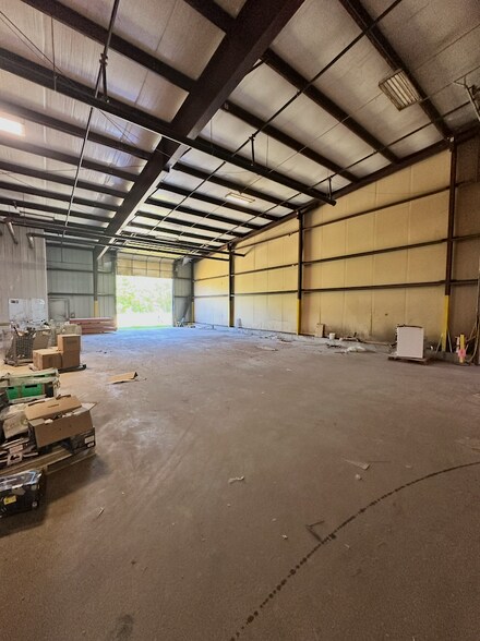 More Photos Of 1301 Industrial Park Rd, Mountain Grove Warehouse For Lease