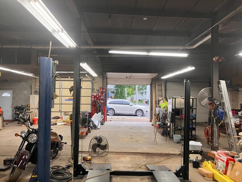 More Photos Of 121 78th St, Niagara Falls Service For Sale