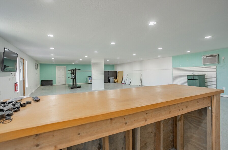 More Photos Of 1903 Mockingbird Rd, Fordland General Retail For Lease