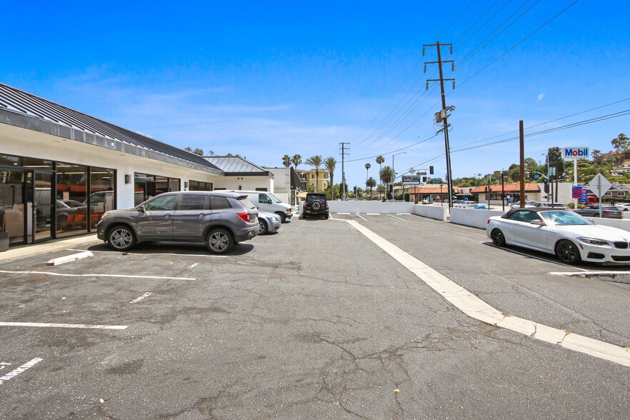 More Photos Of 8416-8432 Pershing Dr, Playa Del Rey Storefront Retail Office For Lease