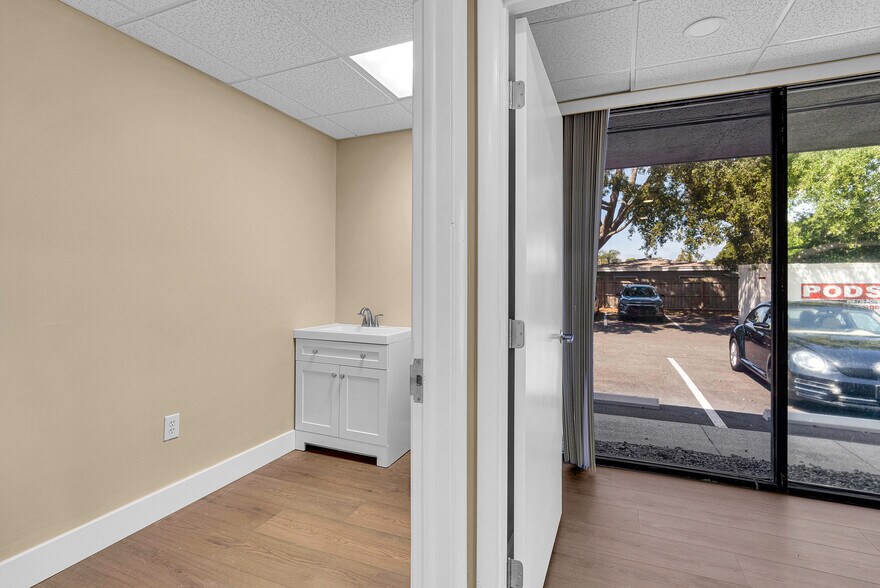 More Photos Of 5666 Seminole Blvd, Seminole Office For Sale