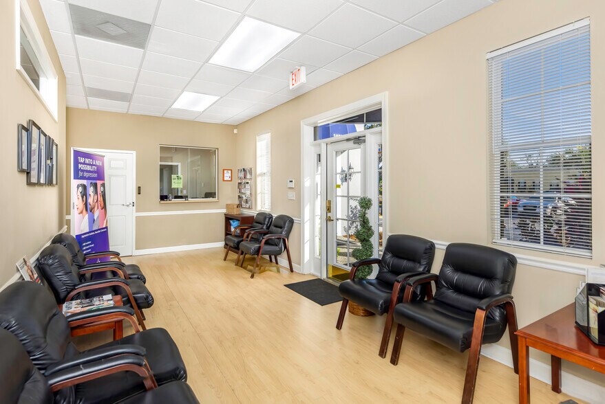 More Photos Of 14506 University Point Pl, Tampa Office For Sale