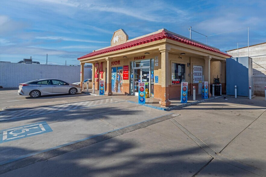 More Photos Of 977 Main St, Brawley General Retail For Sale