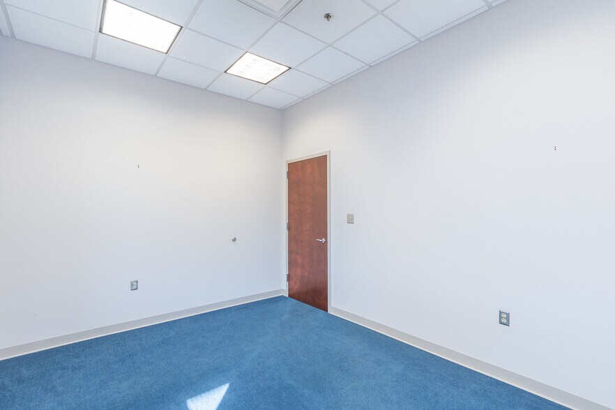 More Photos Of 129 N Main St, Anderson Office For Lease